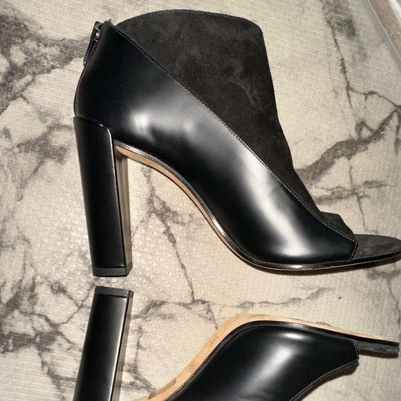 Like new Vince women’s black leather peep toe heels sz 8M - Picture 6 of 12
